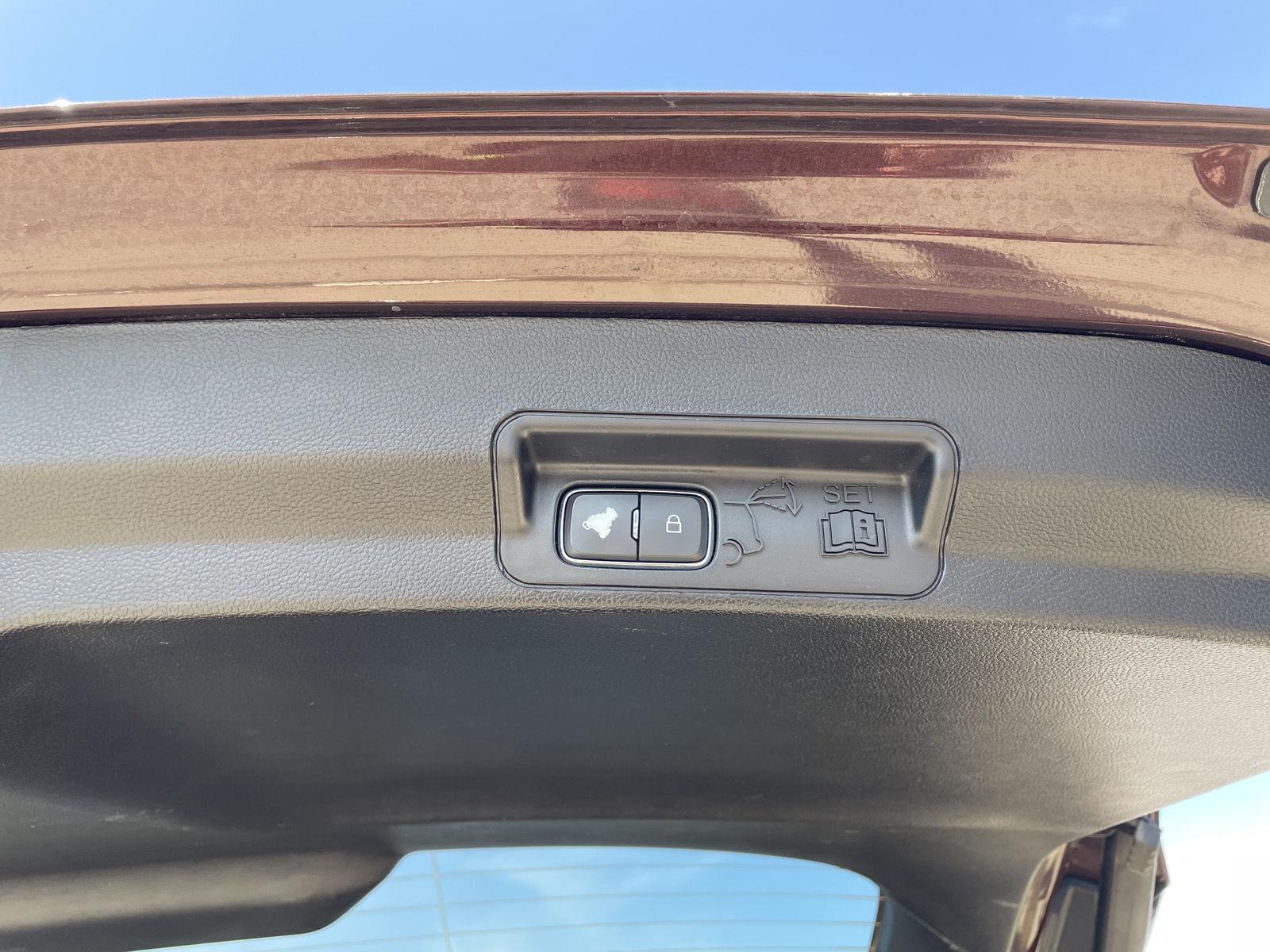 Vehicle photo 43