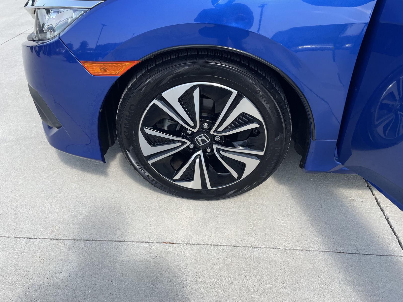Vehicle photo 10
