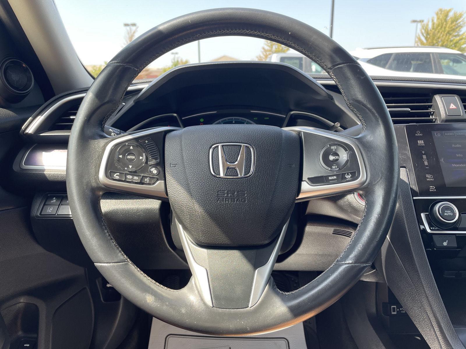 Vehicle photo 12