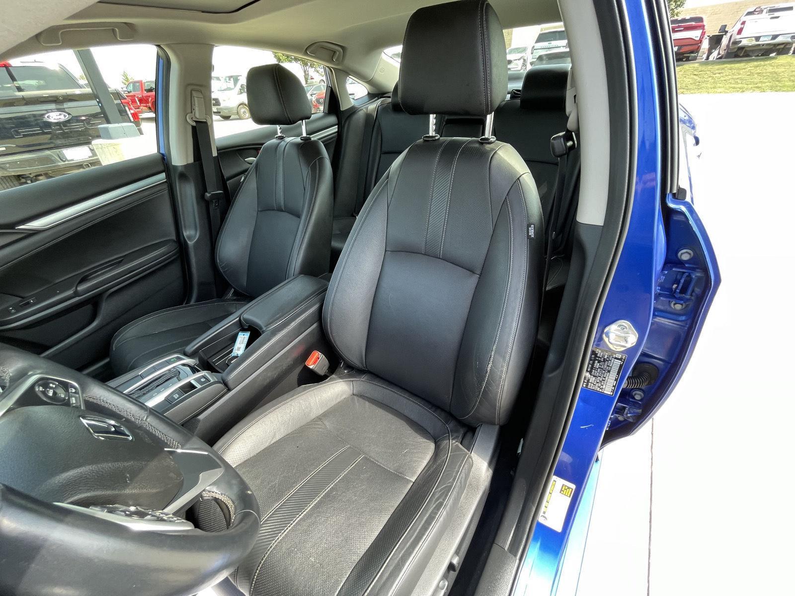 Vehicle photo 18