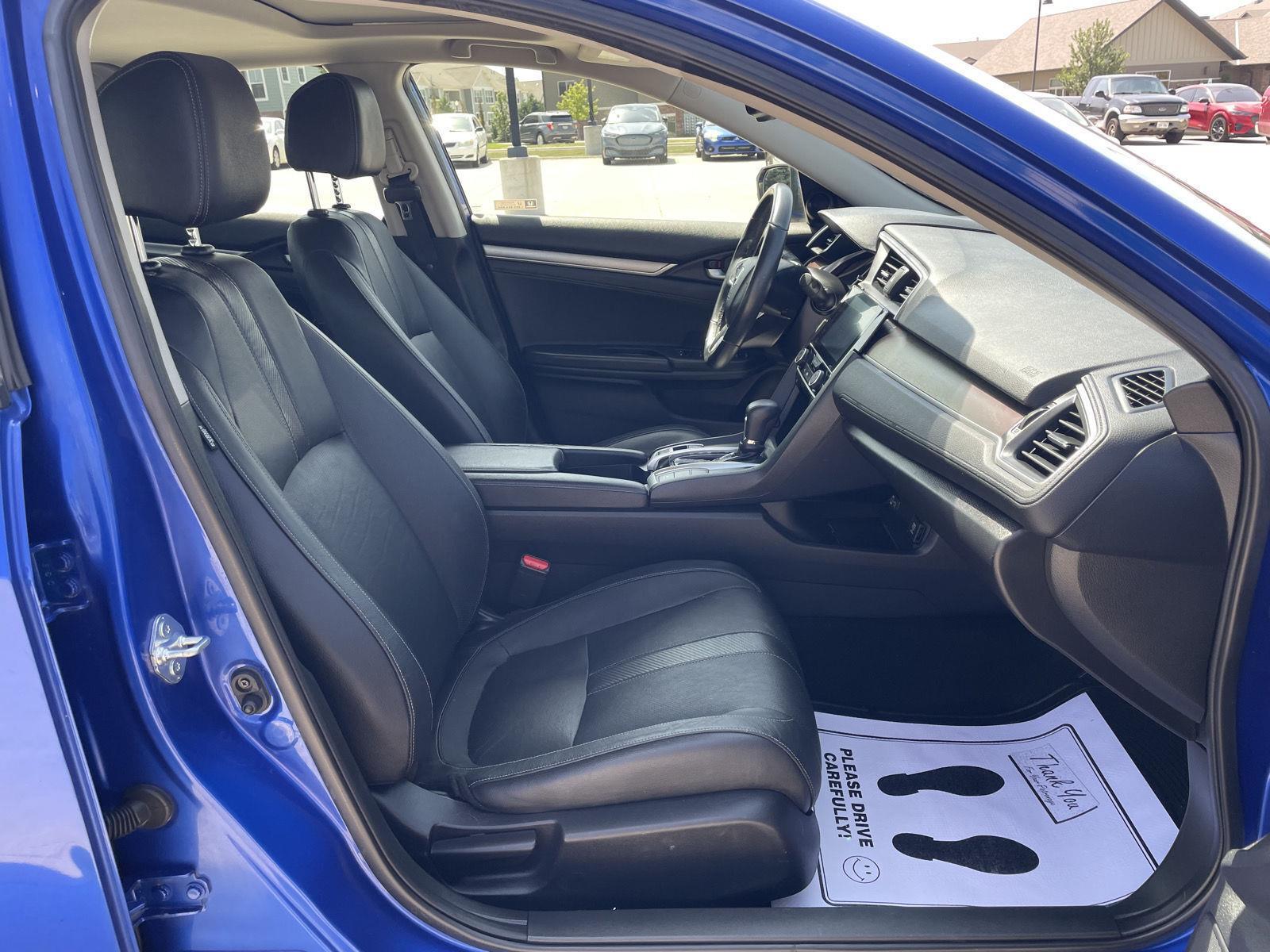 Vehicle photo 19