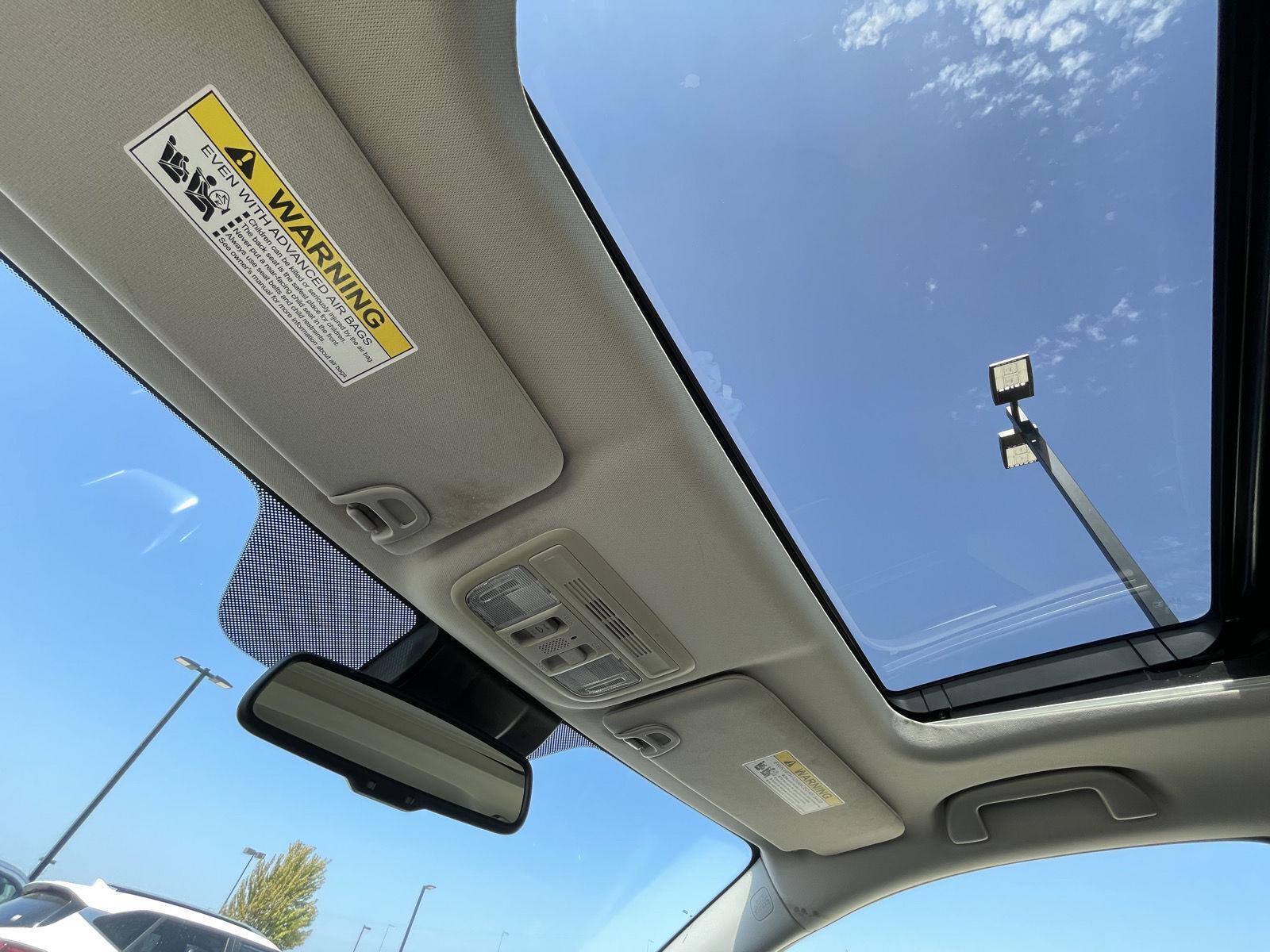 Vehicle photo 21