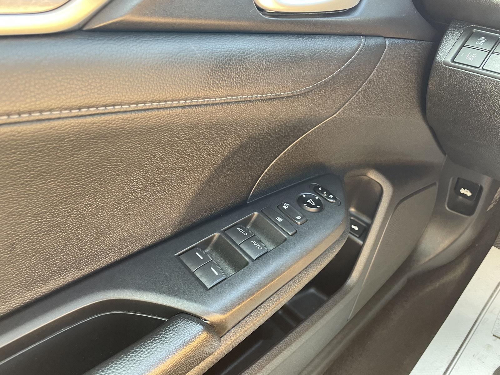 Vehicle photo 27