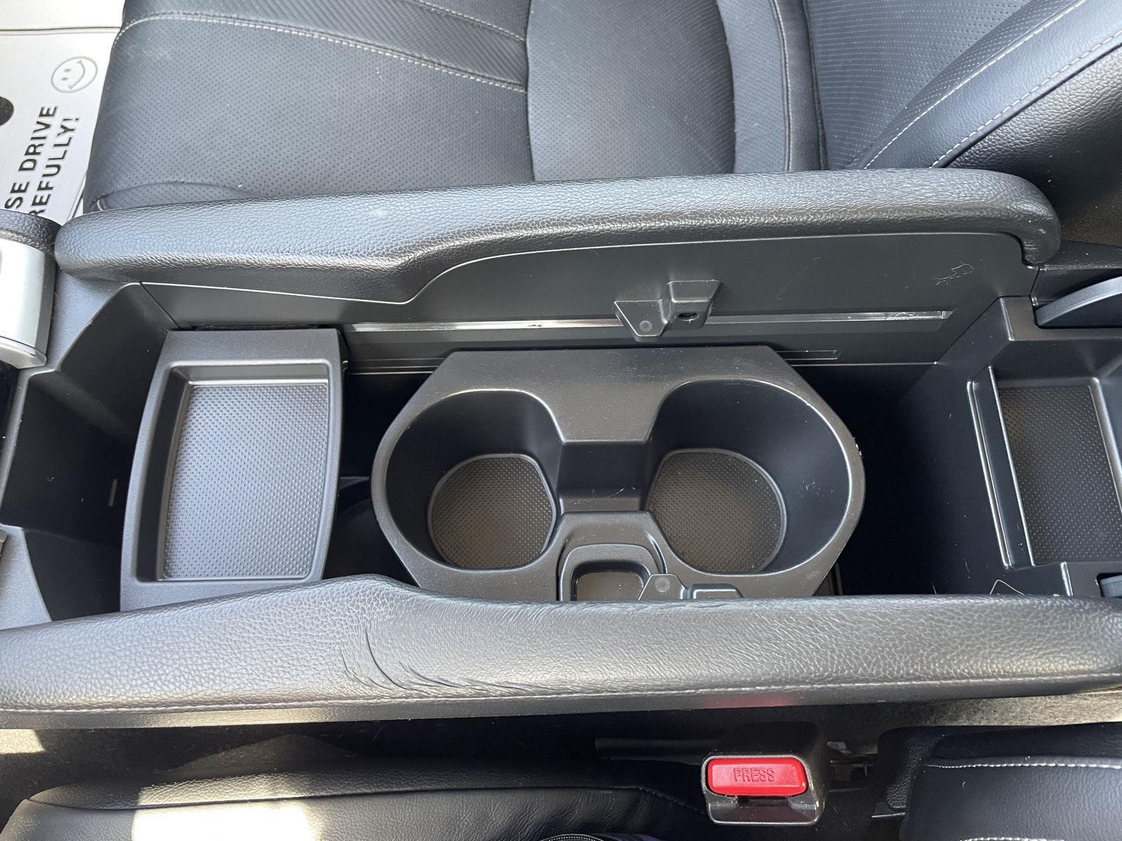 Vehicle photo 29