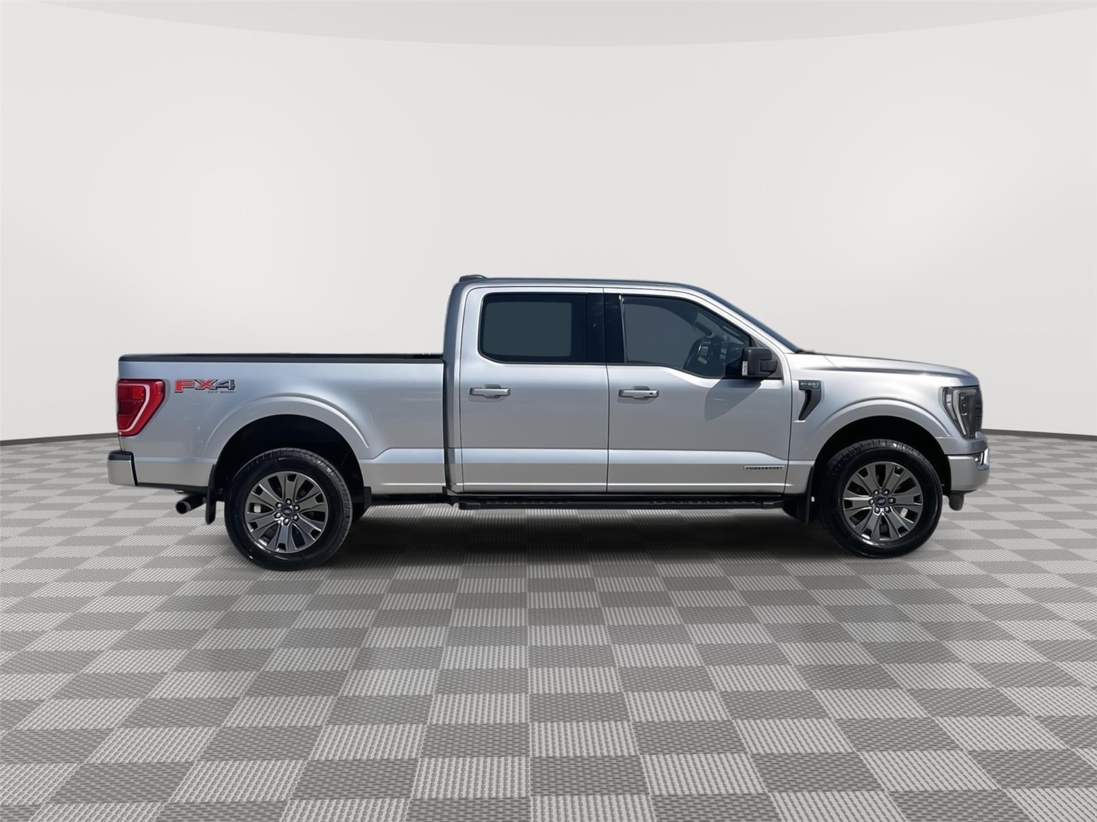 Vehicle photo 6