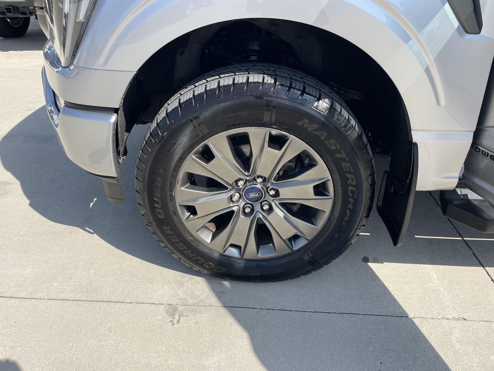 Vehicle photo 10