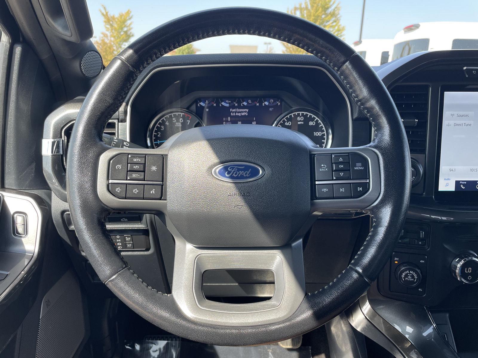 Vehicle photo 12