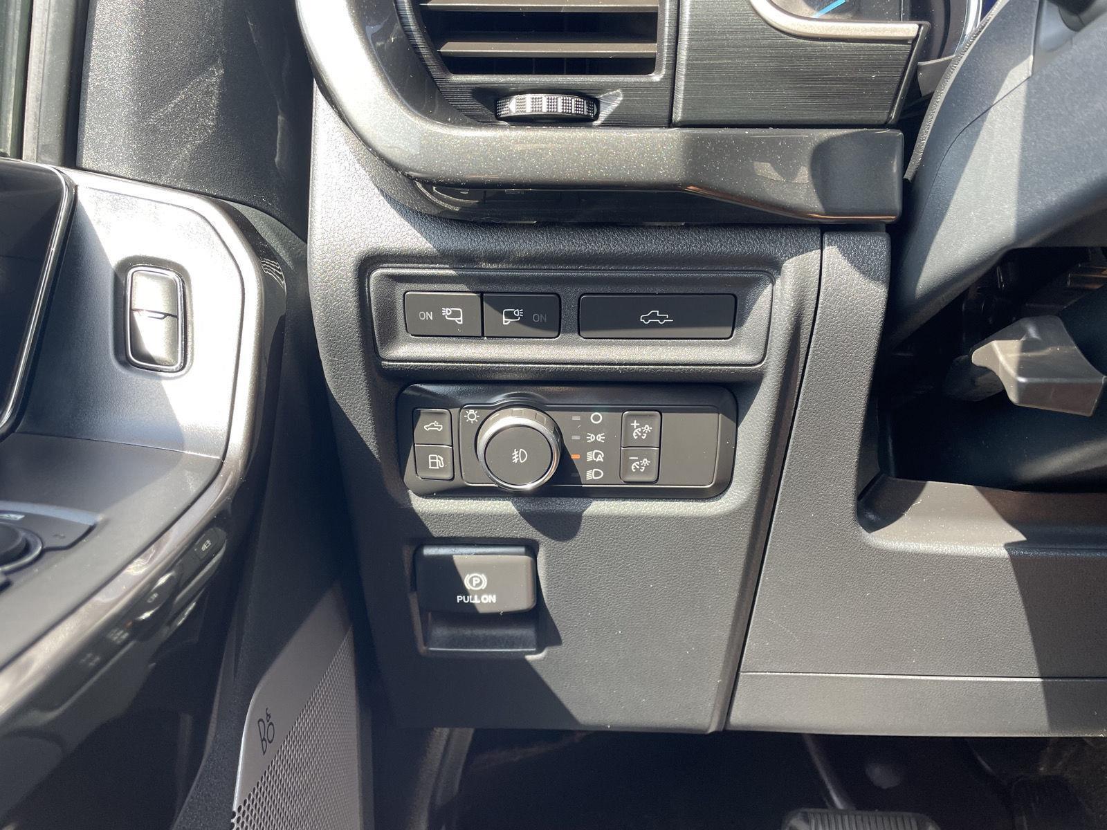 Vehicle photo 16