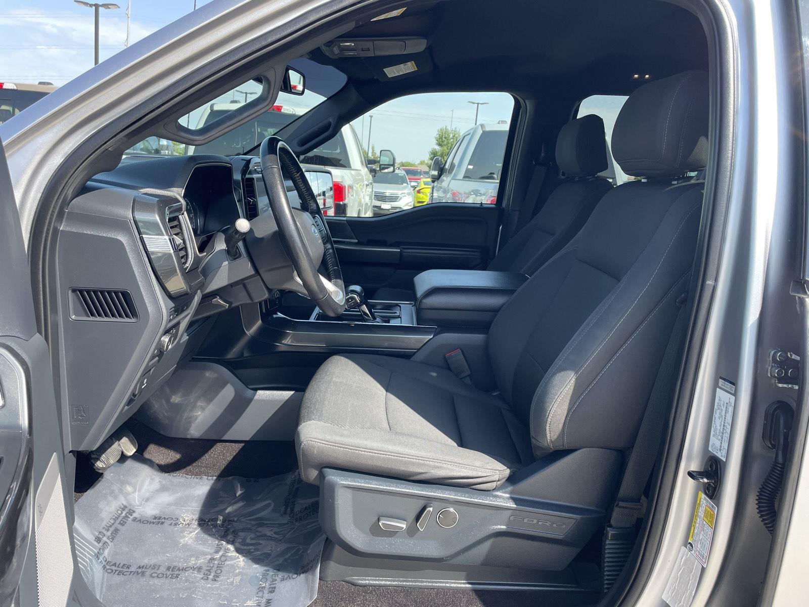 Vehicle photo 17