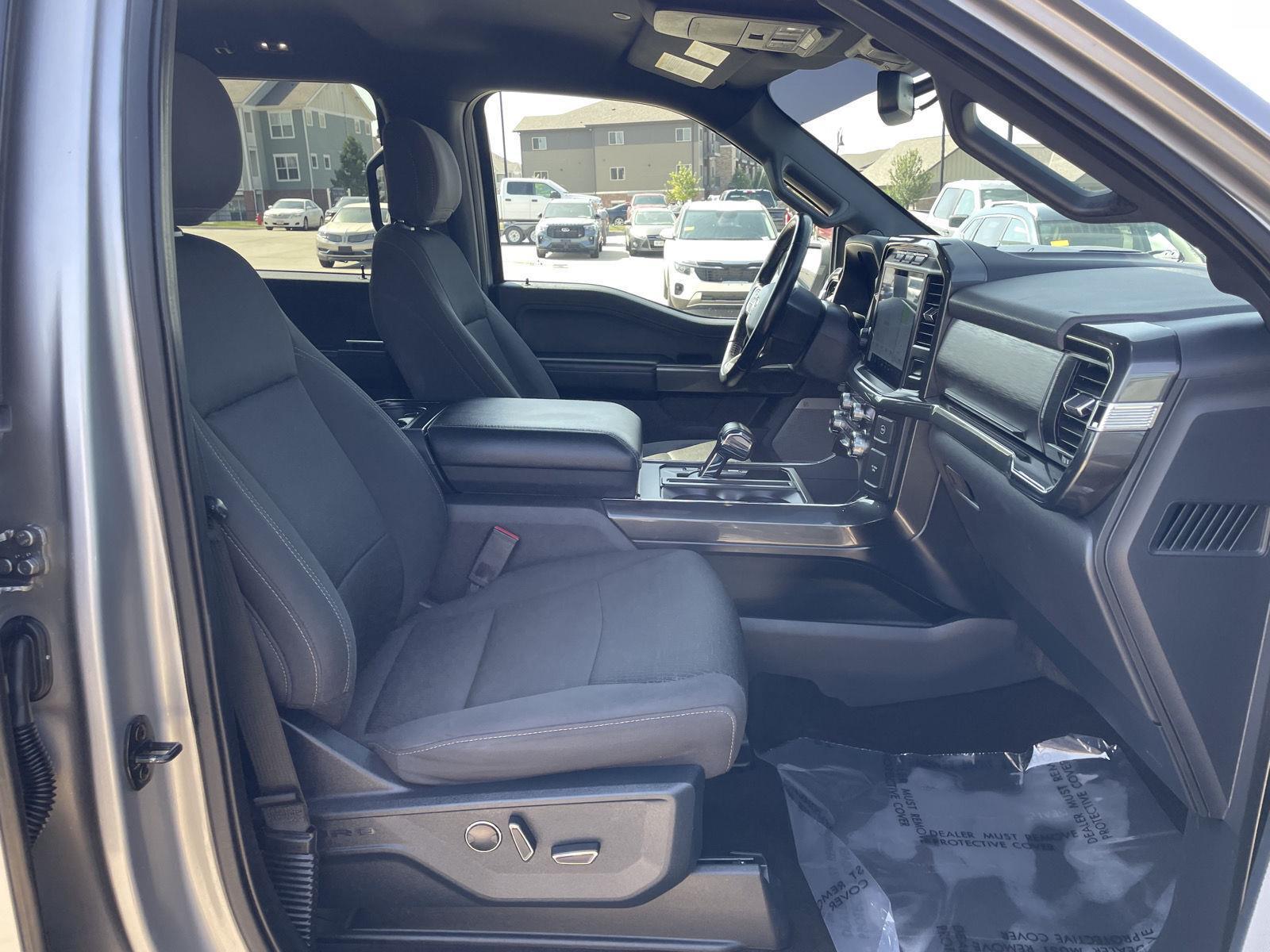 Vehicle photo 19