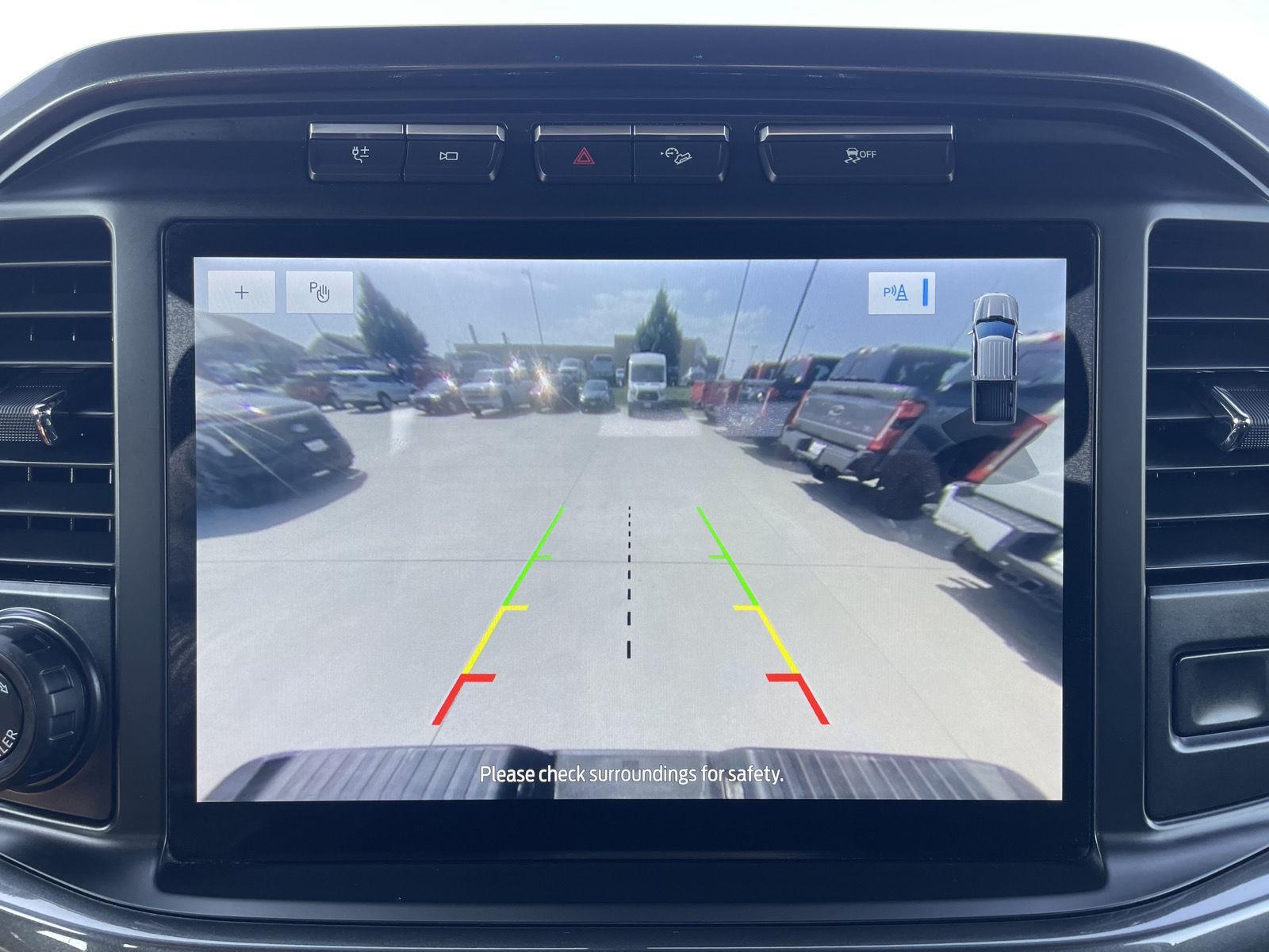 Vehicle photo 23