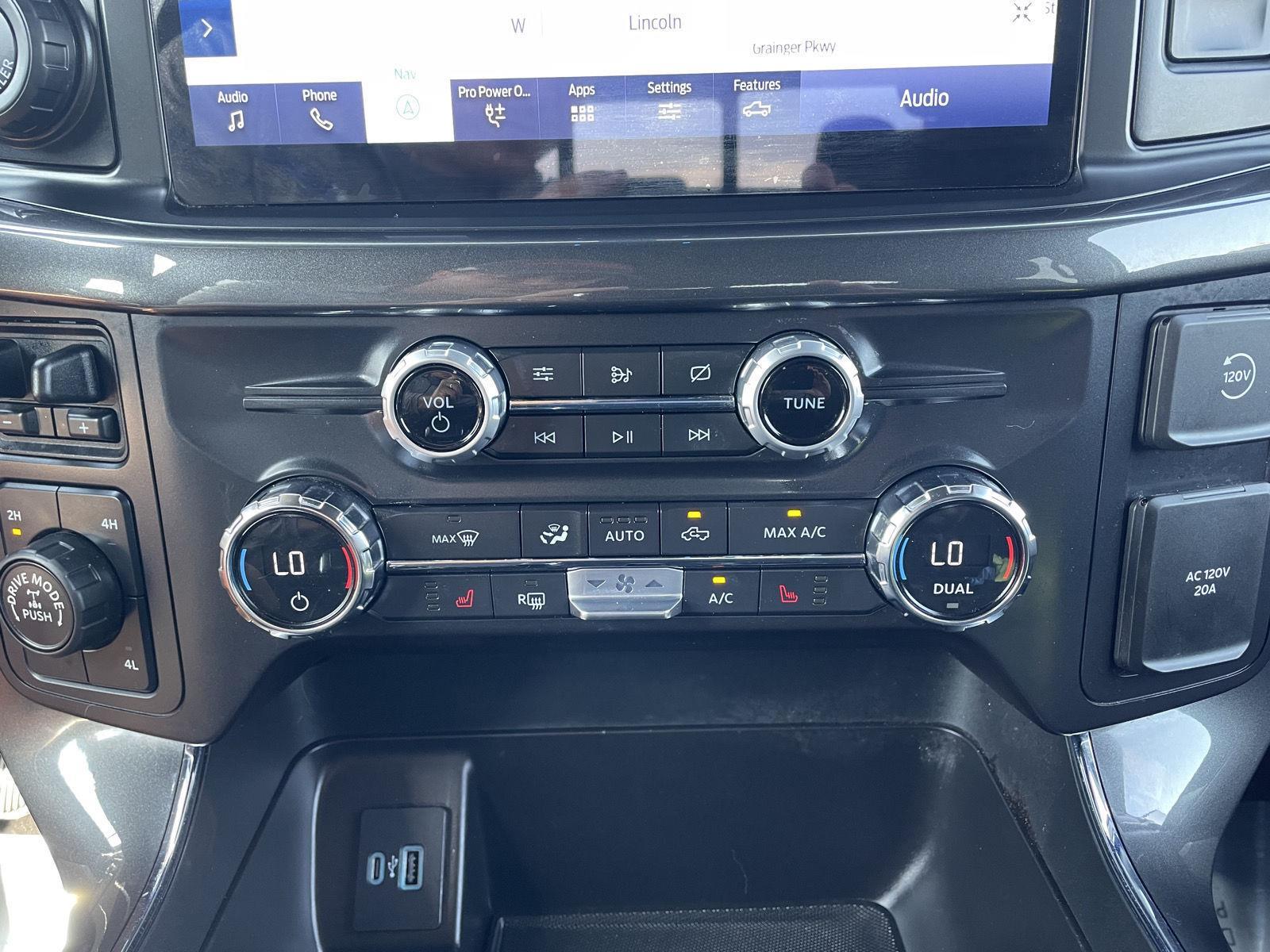 Vehicle photo 26