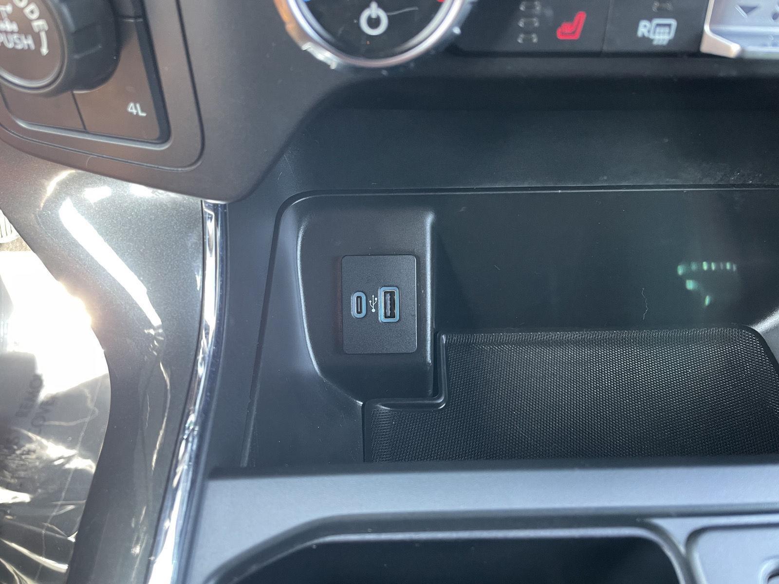 Vehicle photo 28