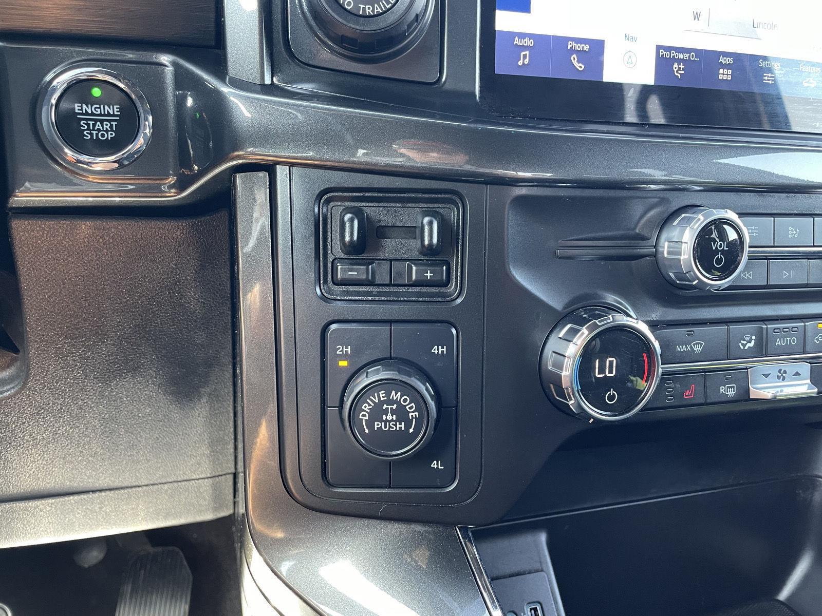 Vehicle photo 30