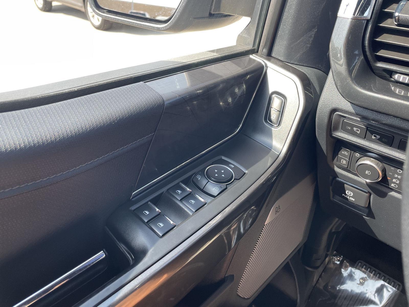 Vehicle photo 32