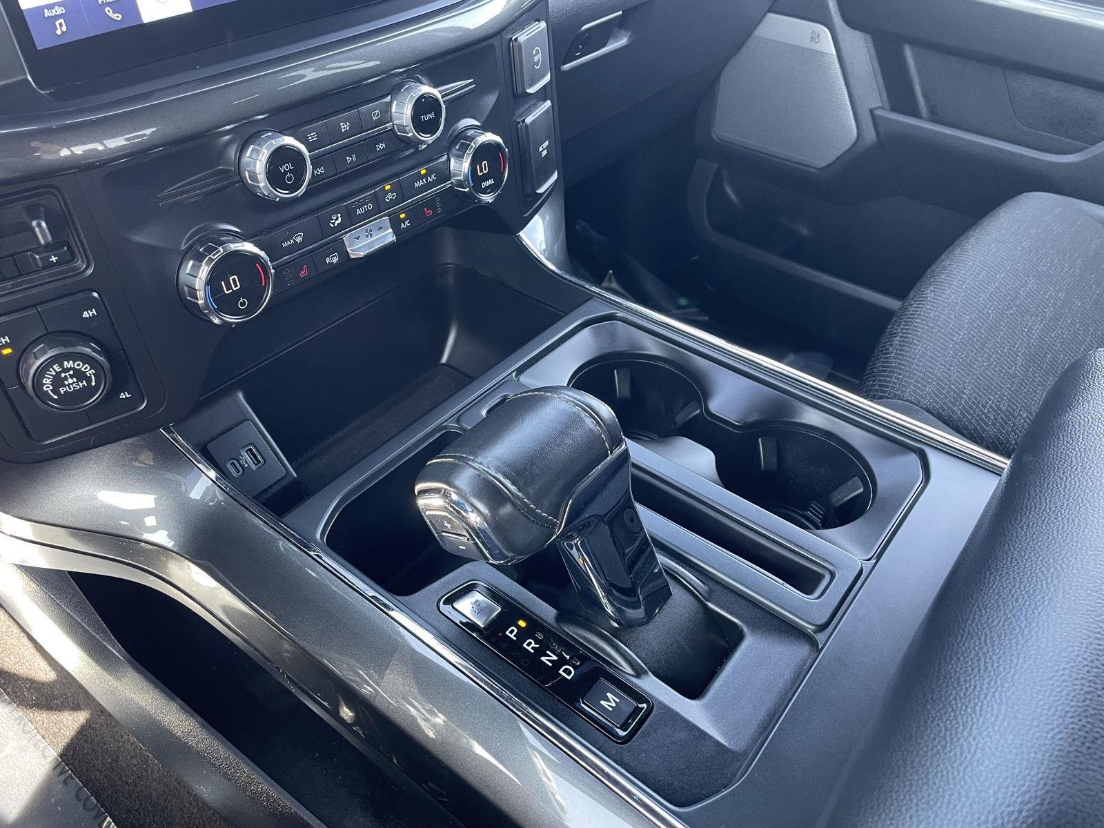 Vehicle photo 33