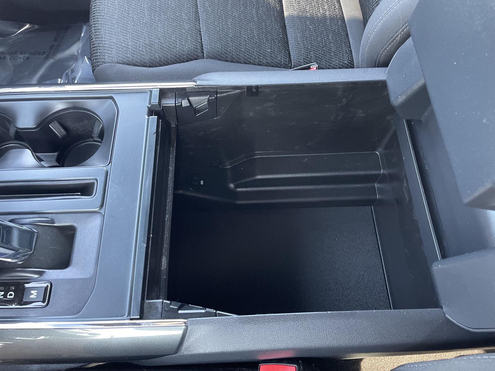 Vehicle photo 34