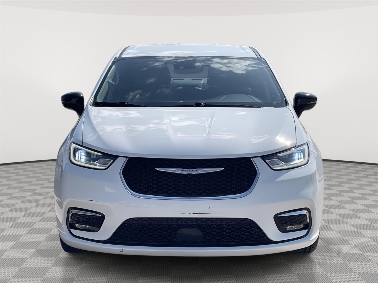 Vehicle photo 4