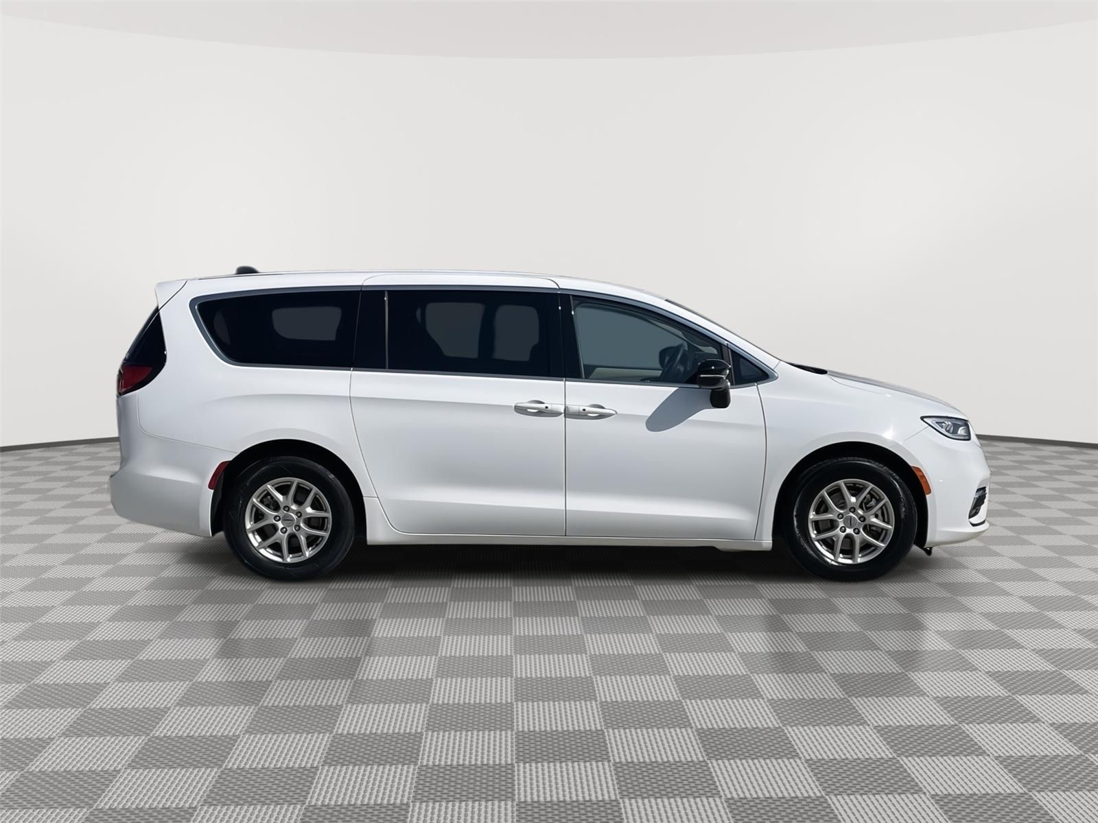Vehicle photo 6