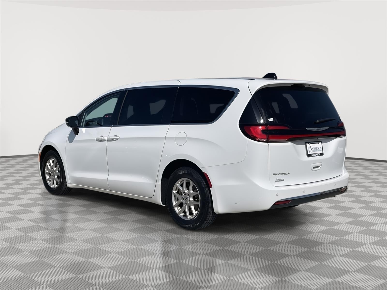 Vehicle photo 9