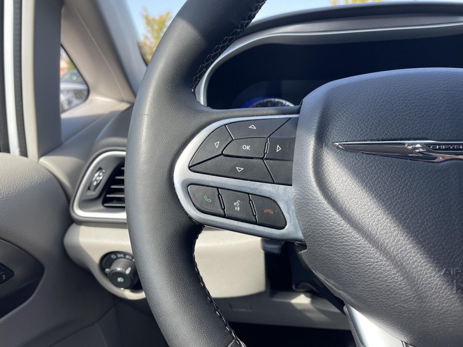 Vehicle photo 13