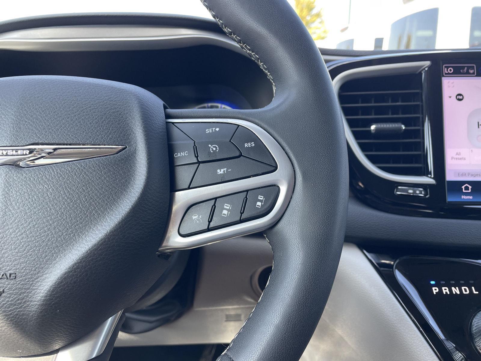 Vehicle photo 14