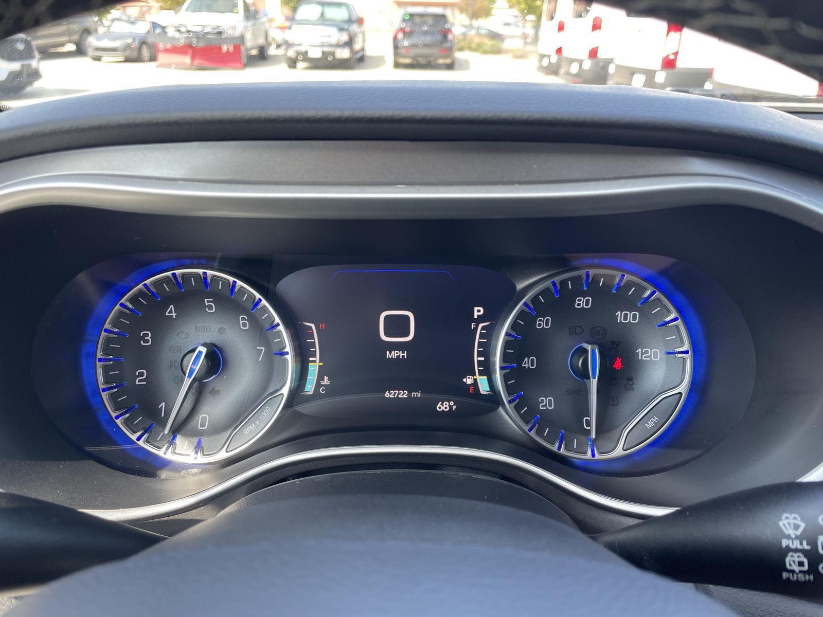 Vehicle photo 15