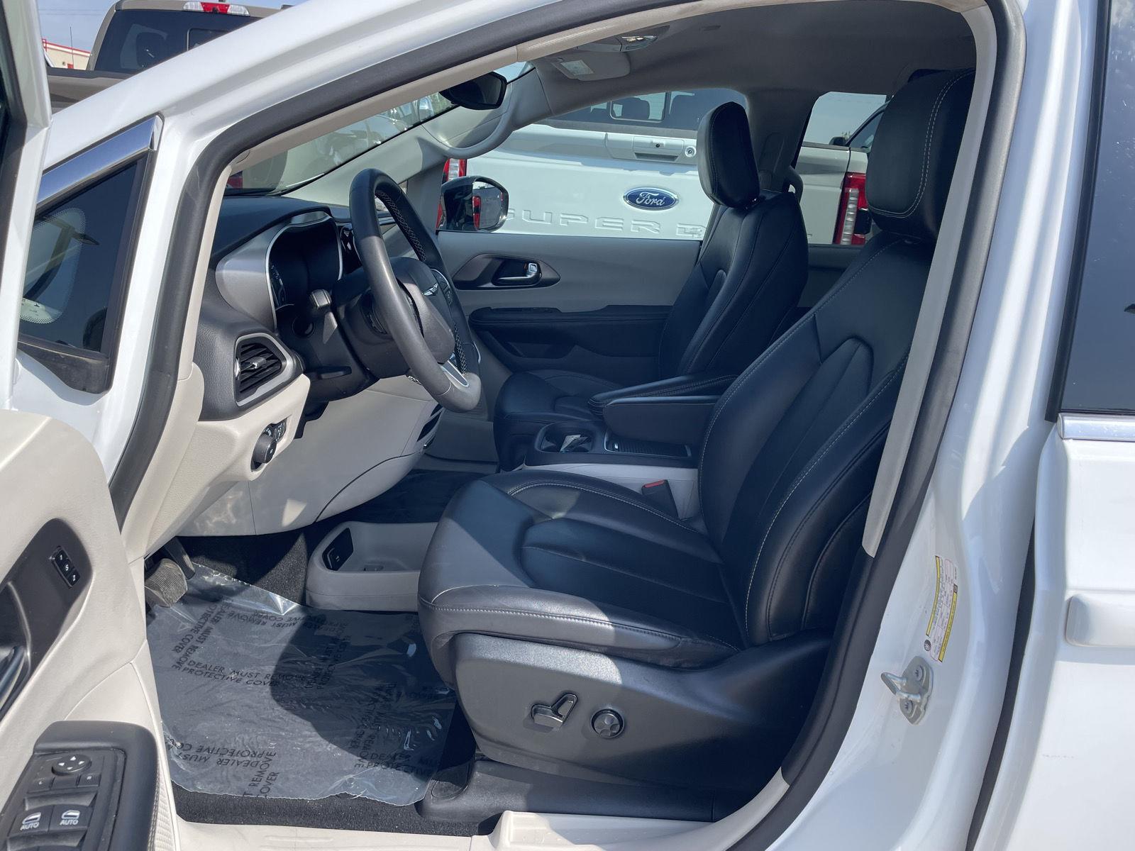 Vehicle photo 17