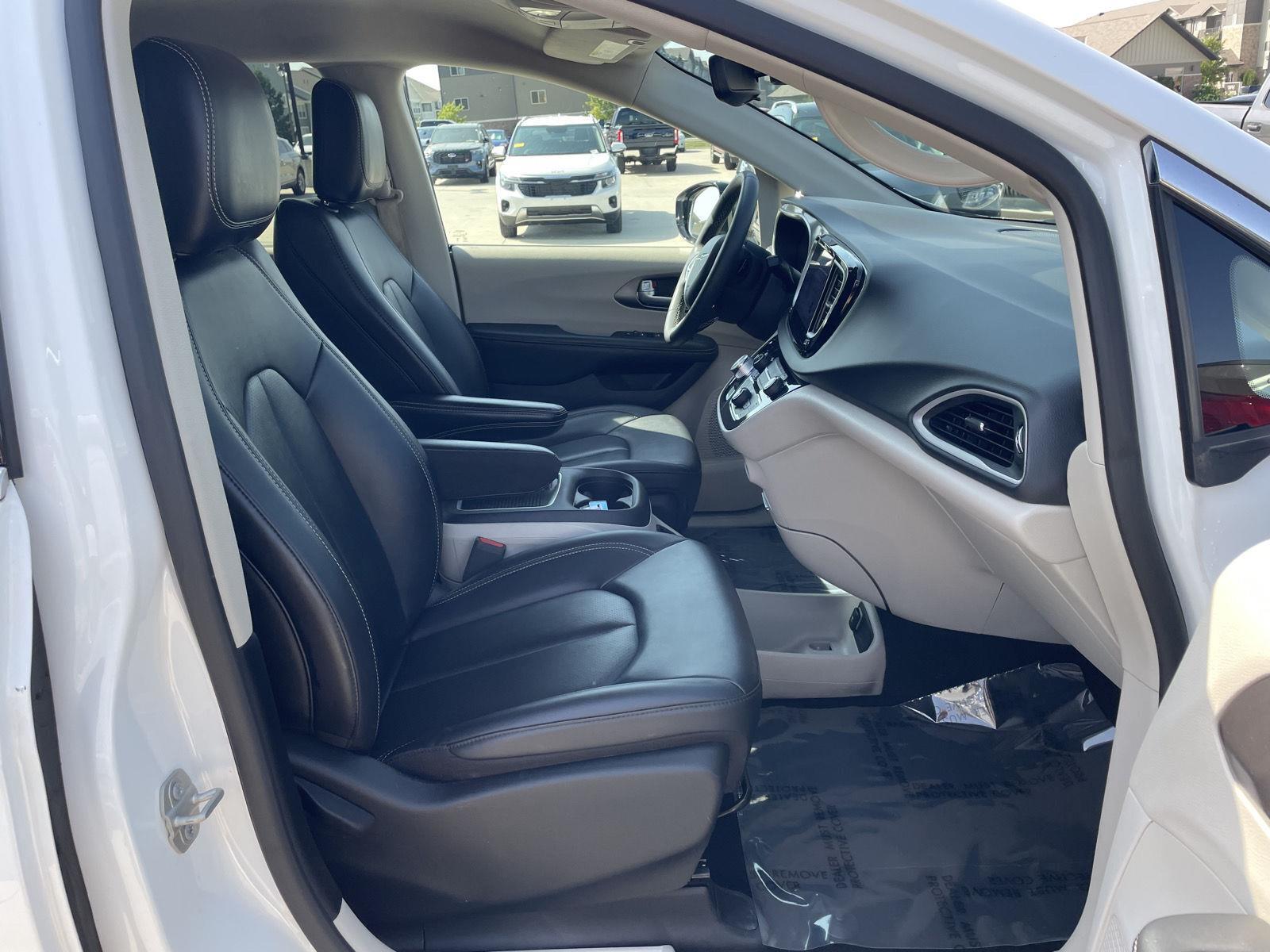 Vehicle photo 19
