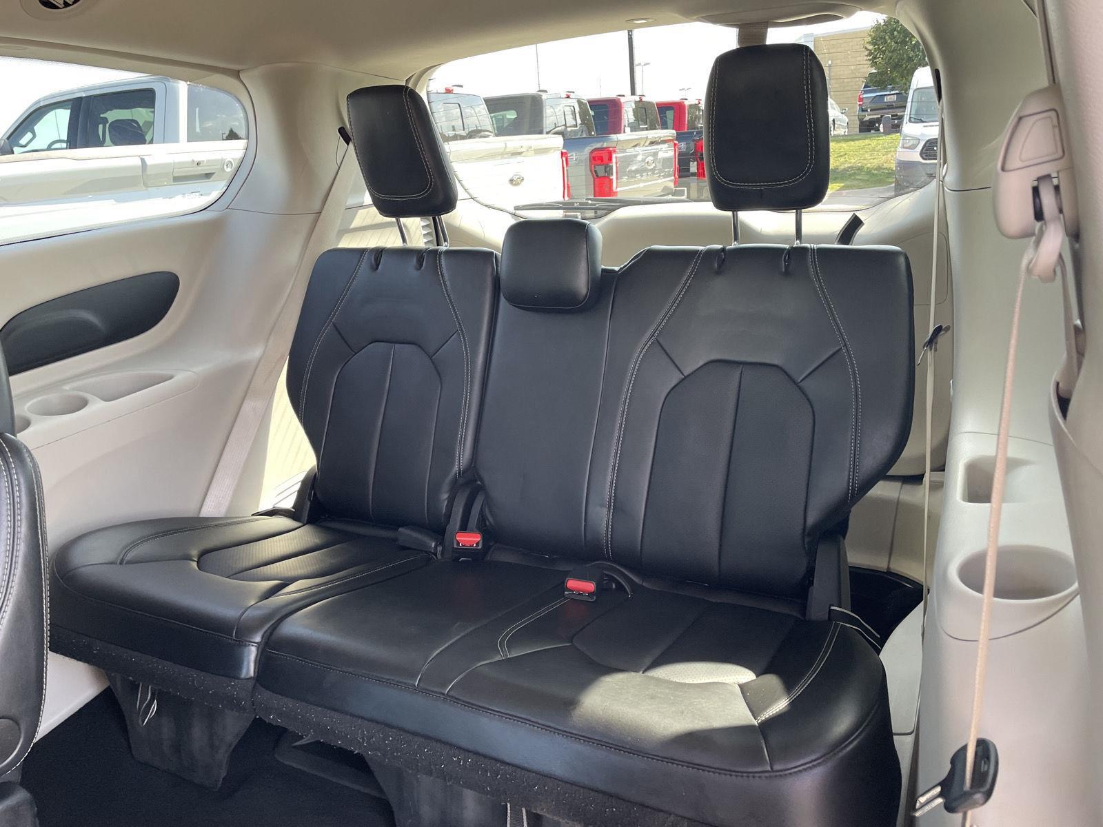 Vehicle photo 21