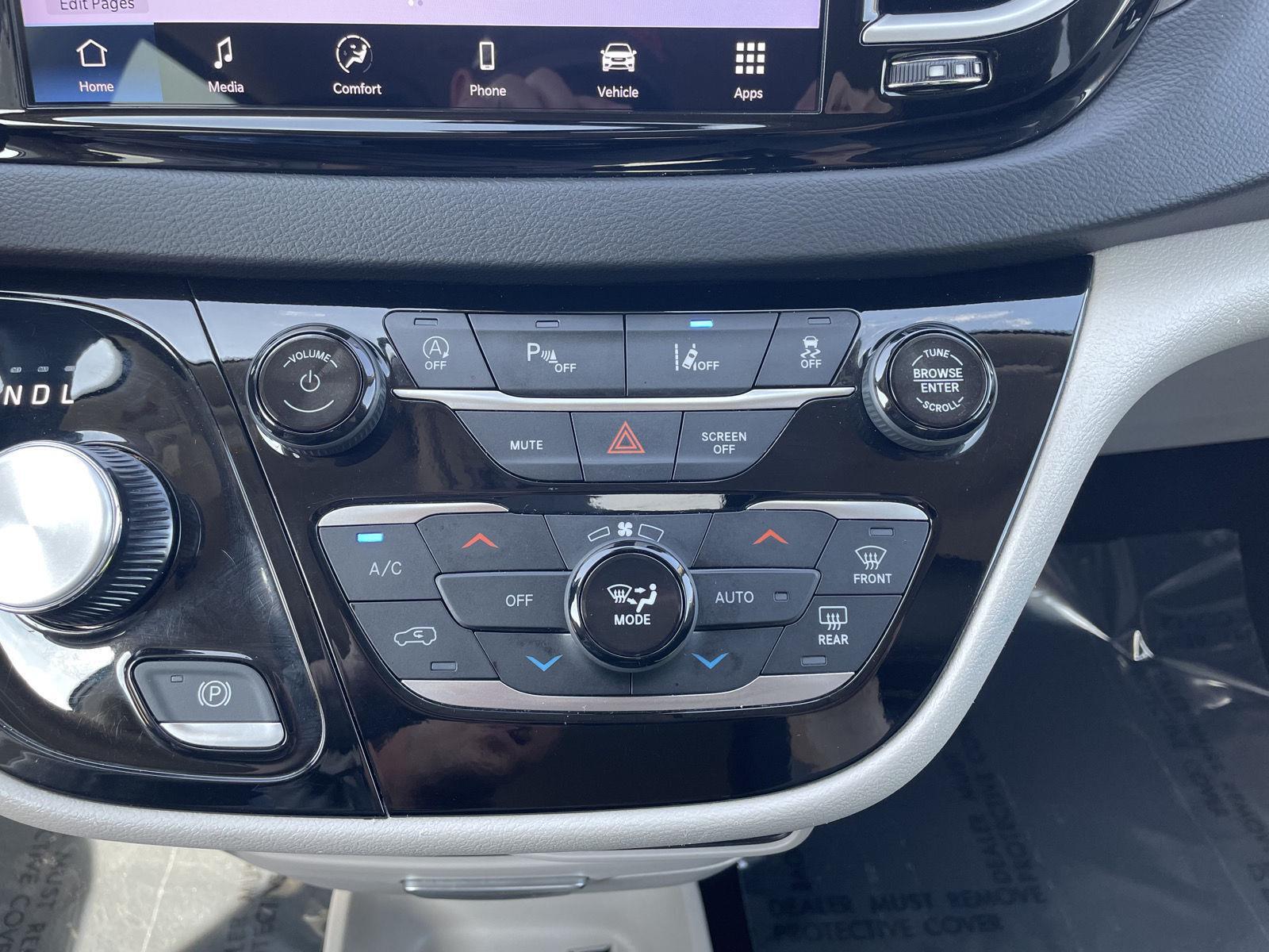 Vehicle photo 26
