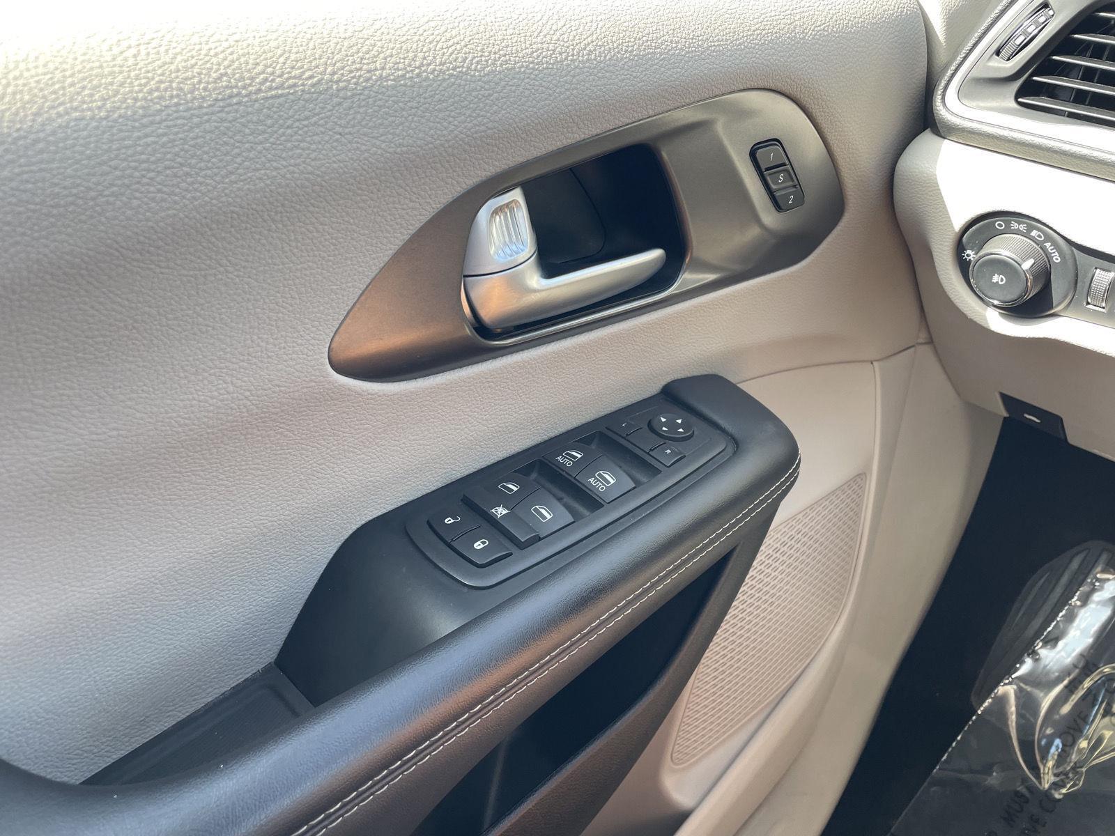 Vehicle photo 28