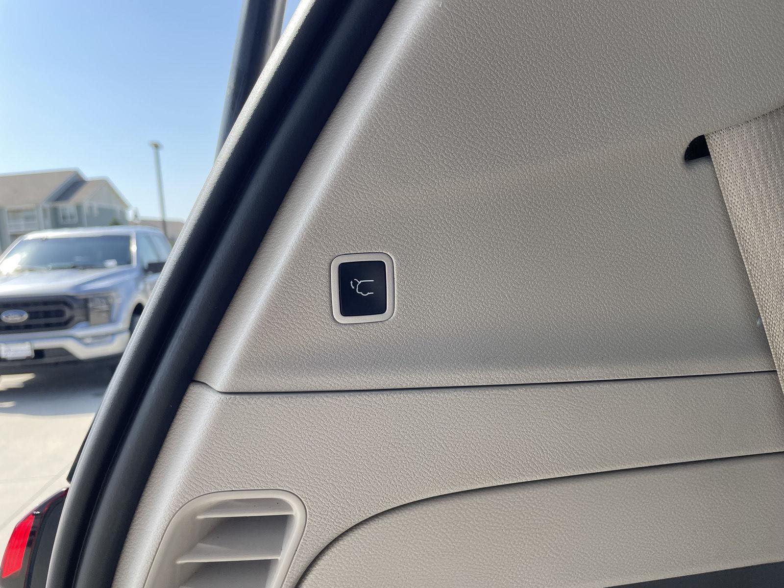 Vehicle photo 34
