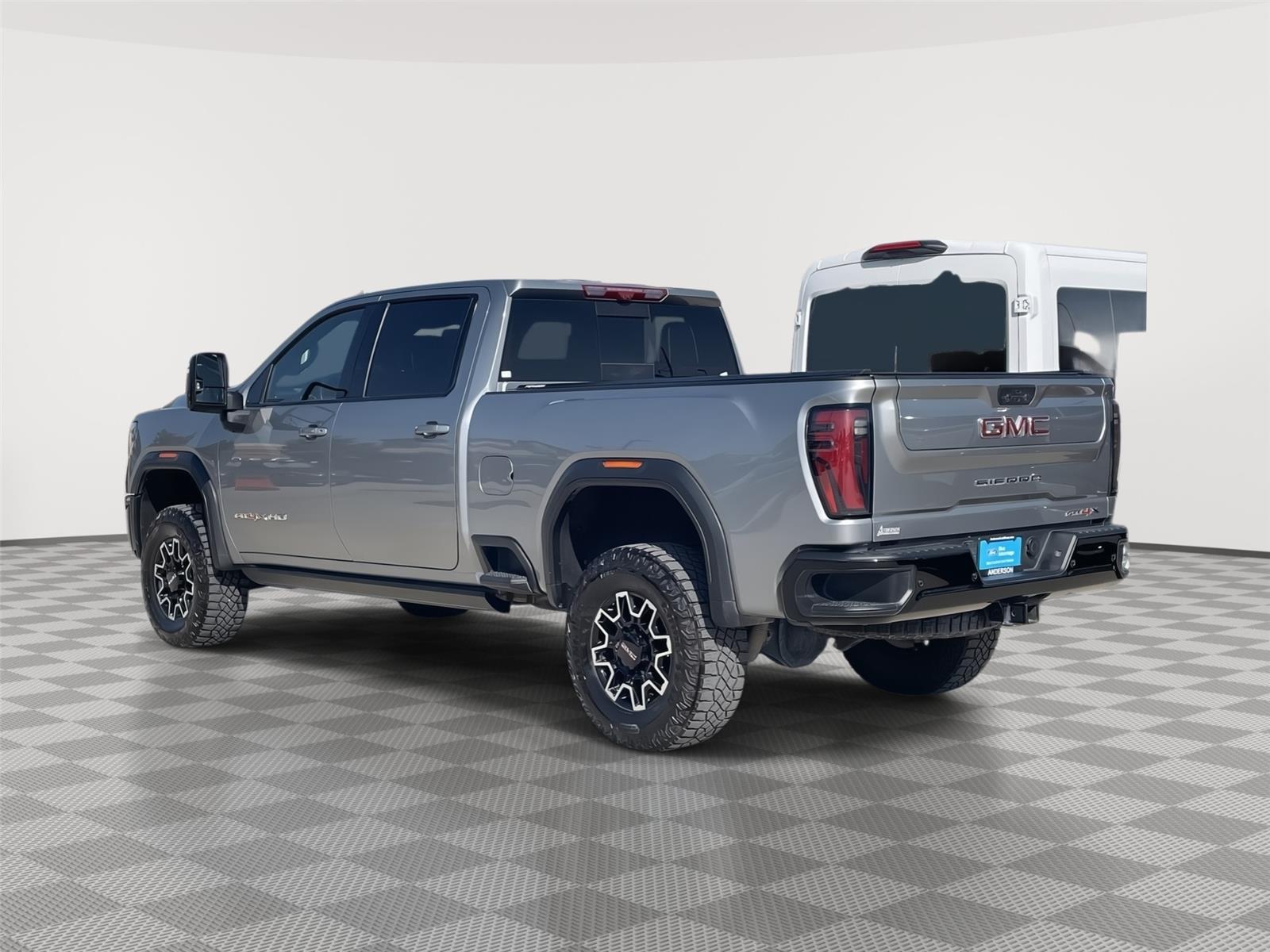 Vehicle photo 9