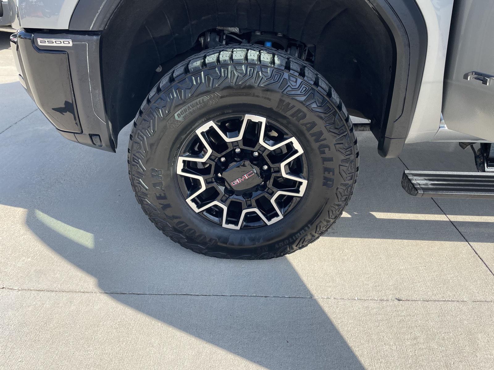 Vehicle photo 10