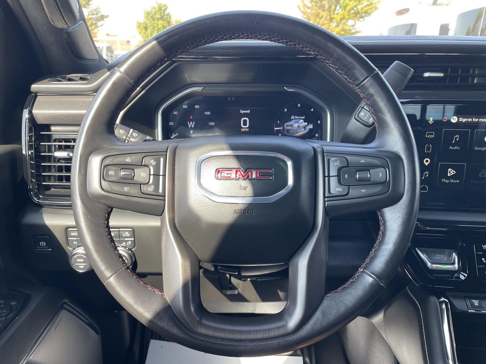 Vehicle photo 12