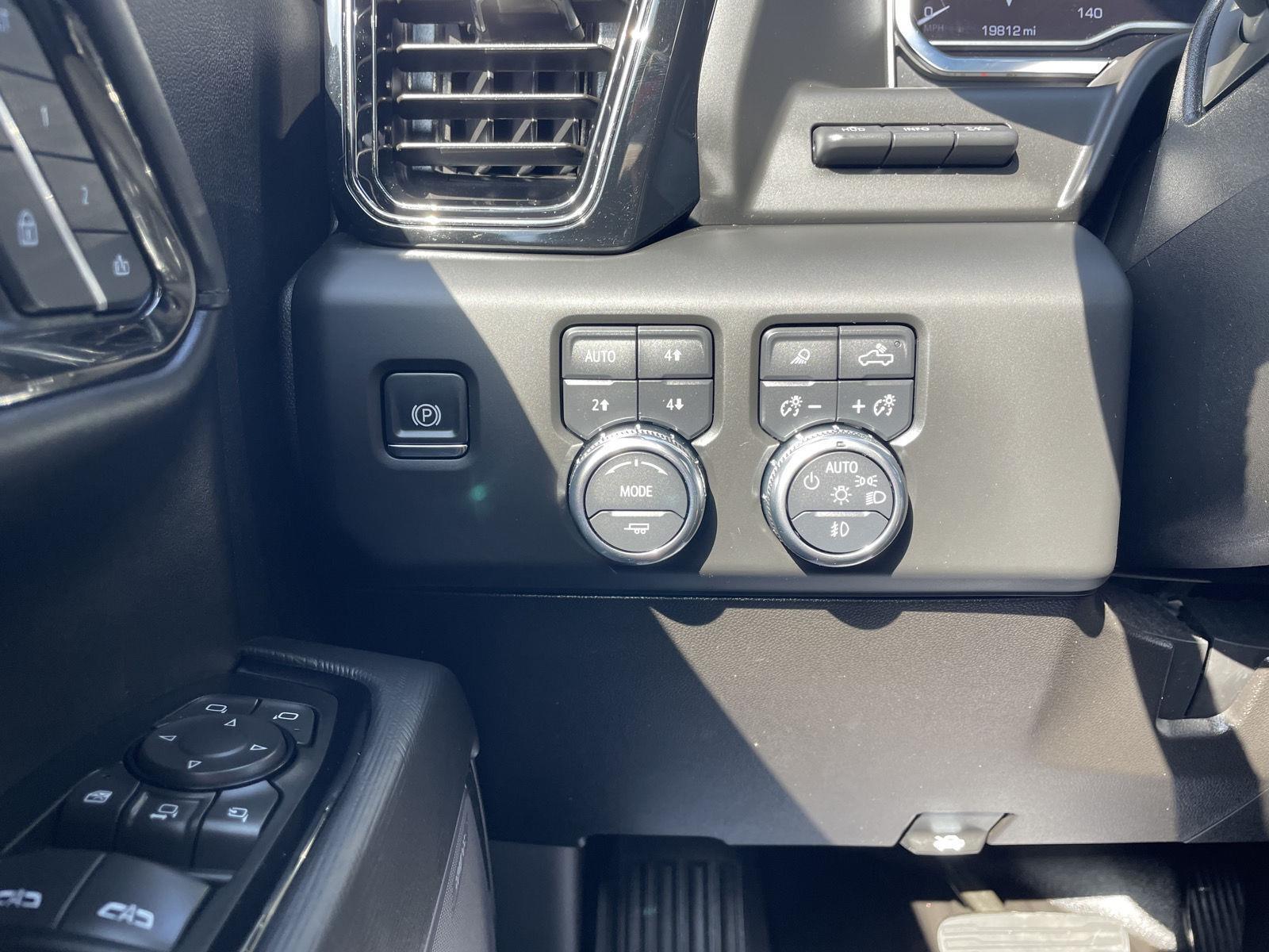 Vehicle photo 16