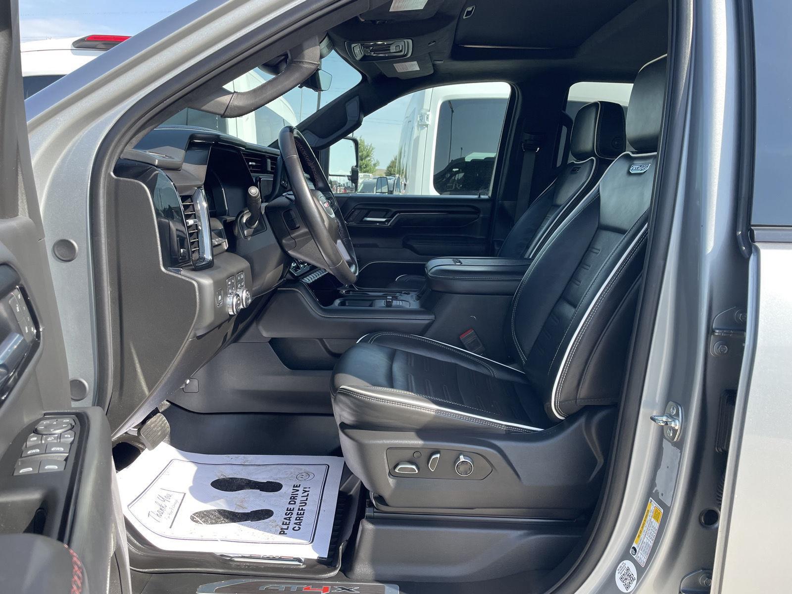 Vehicle photo 17