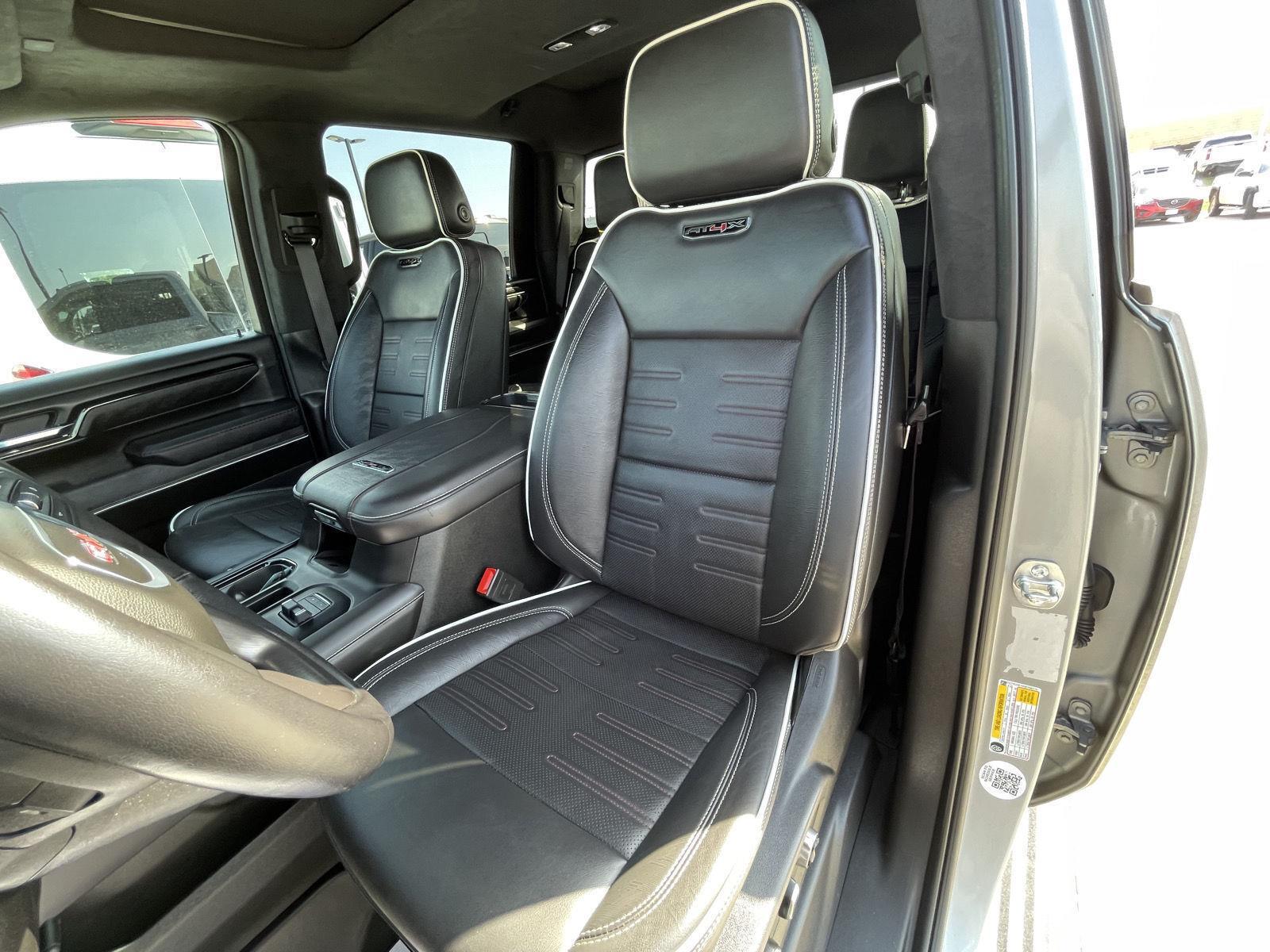 Vehicle photo 18