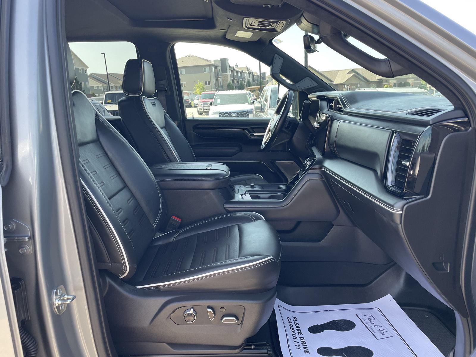 Vehicle photo 19