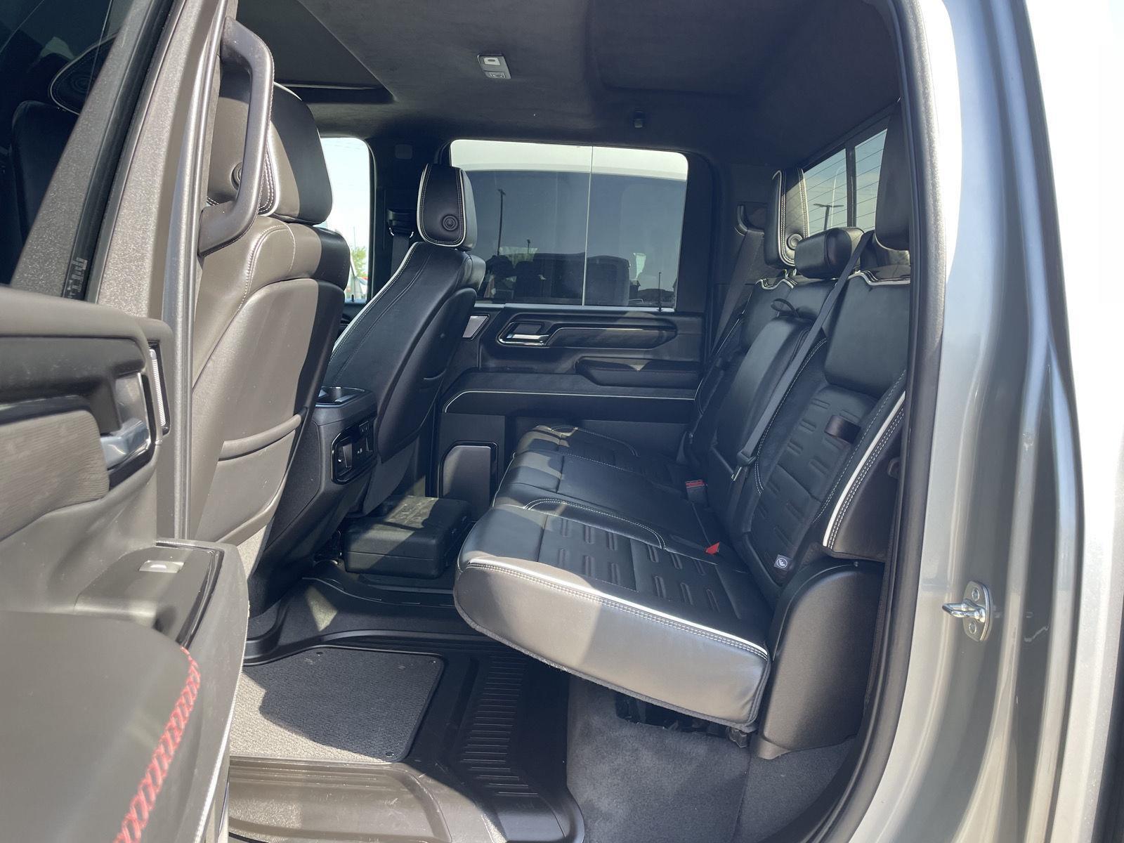 Vehicle photo 20