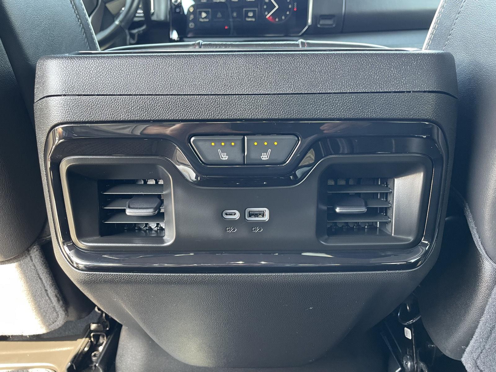 Vehicle photo 21