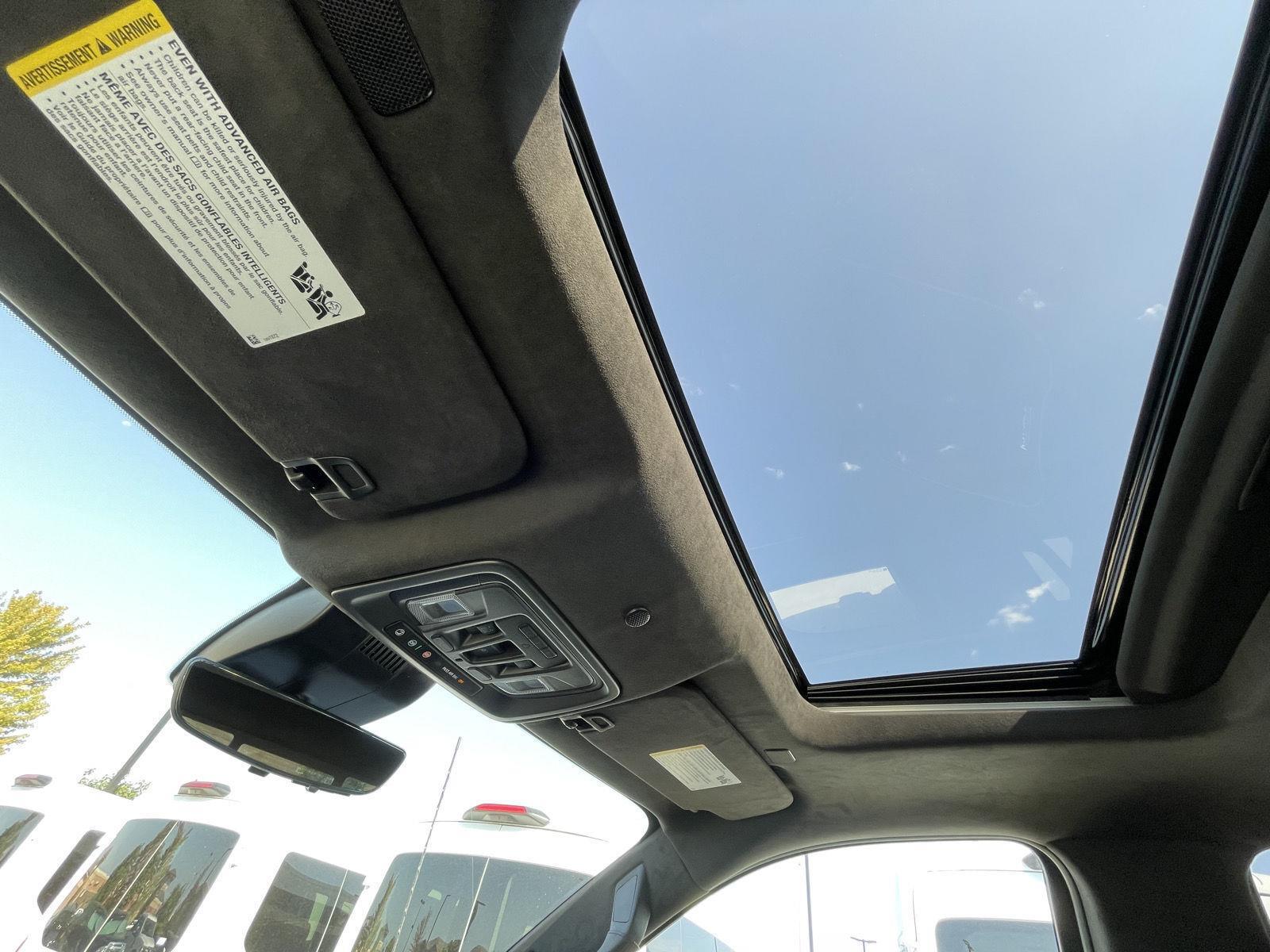 Vehicle photo 22