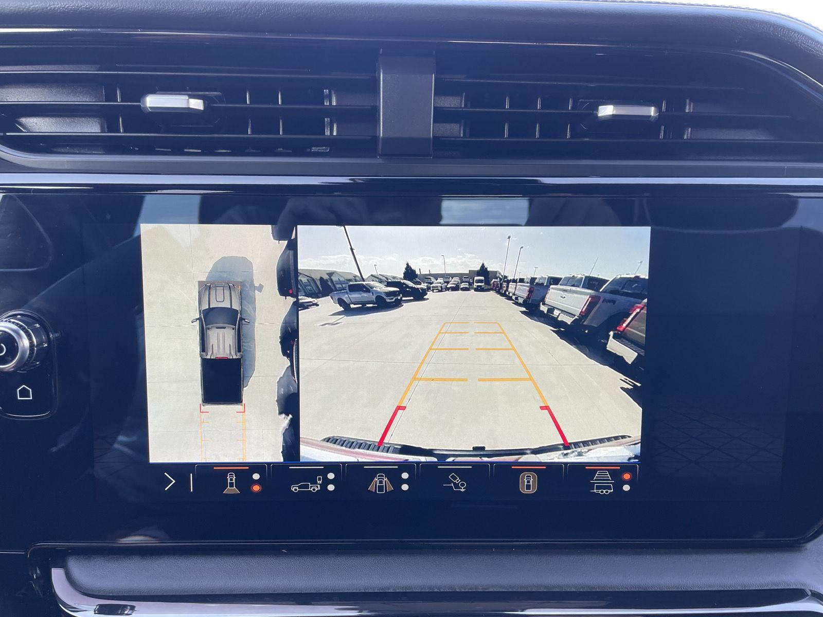 Vehicle photo 24