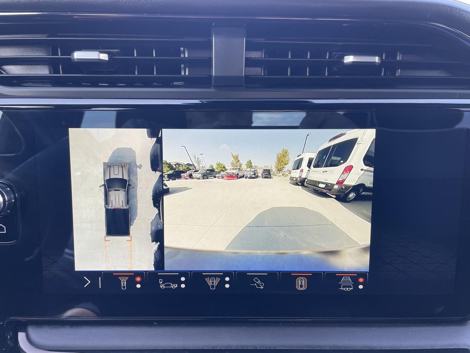 Vehicle photo 25