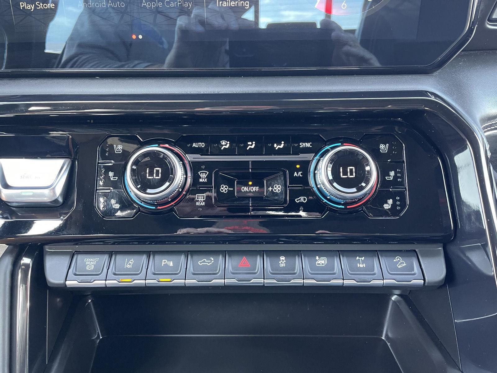 Vehicle photo 28