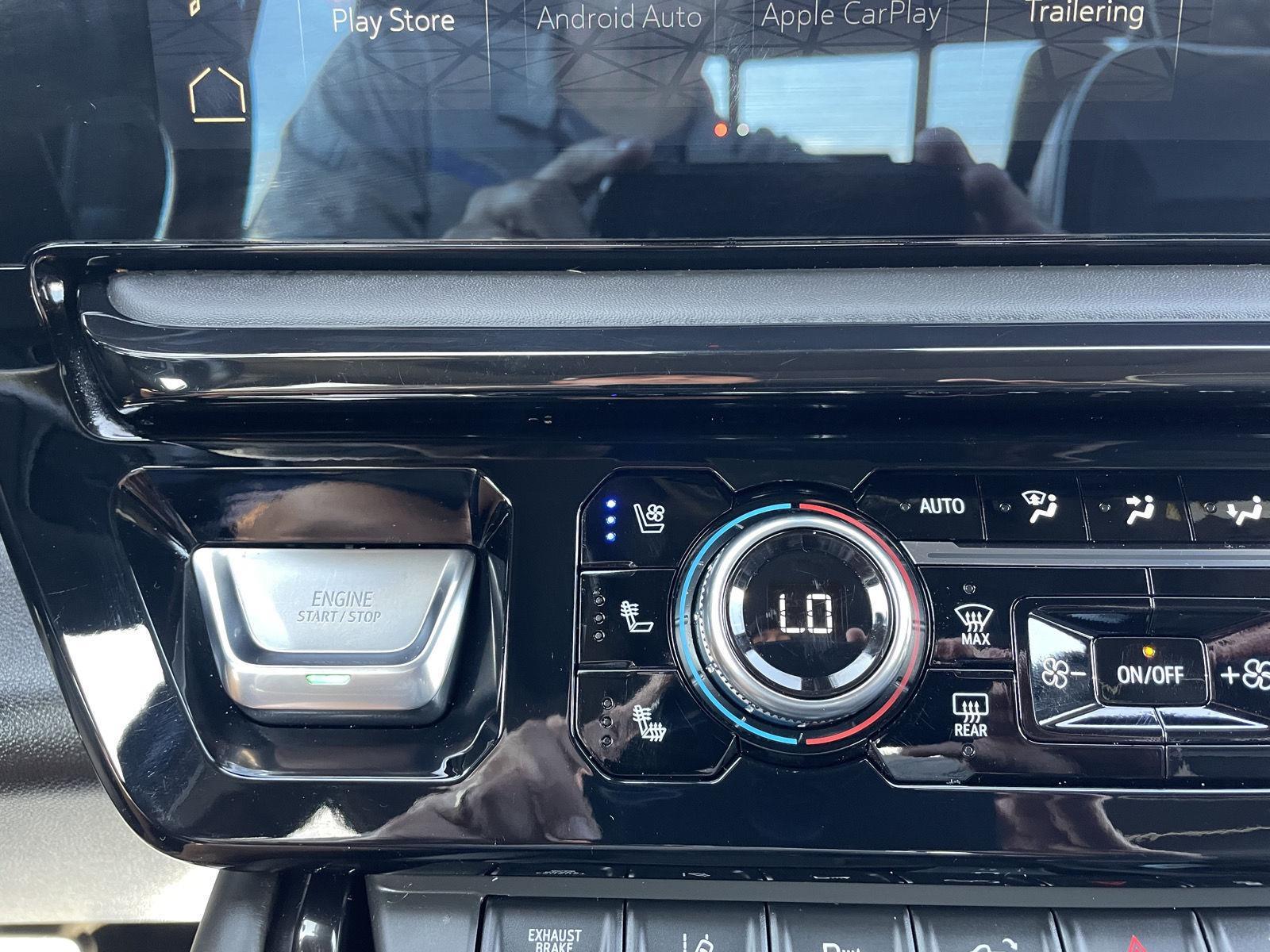 Vehicle photo 29