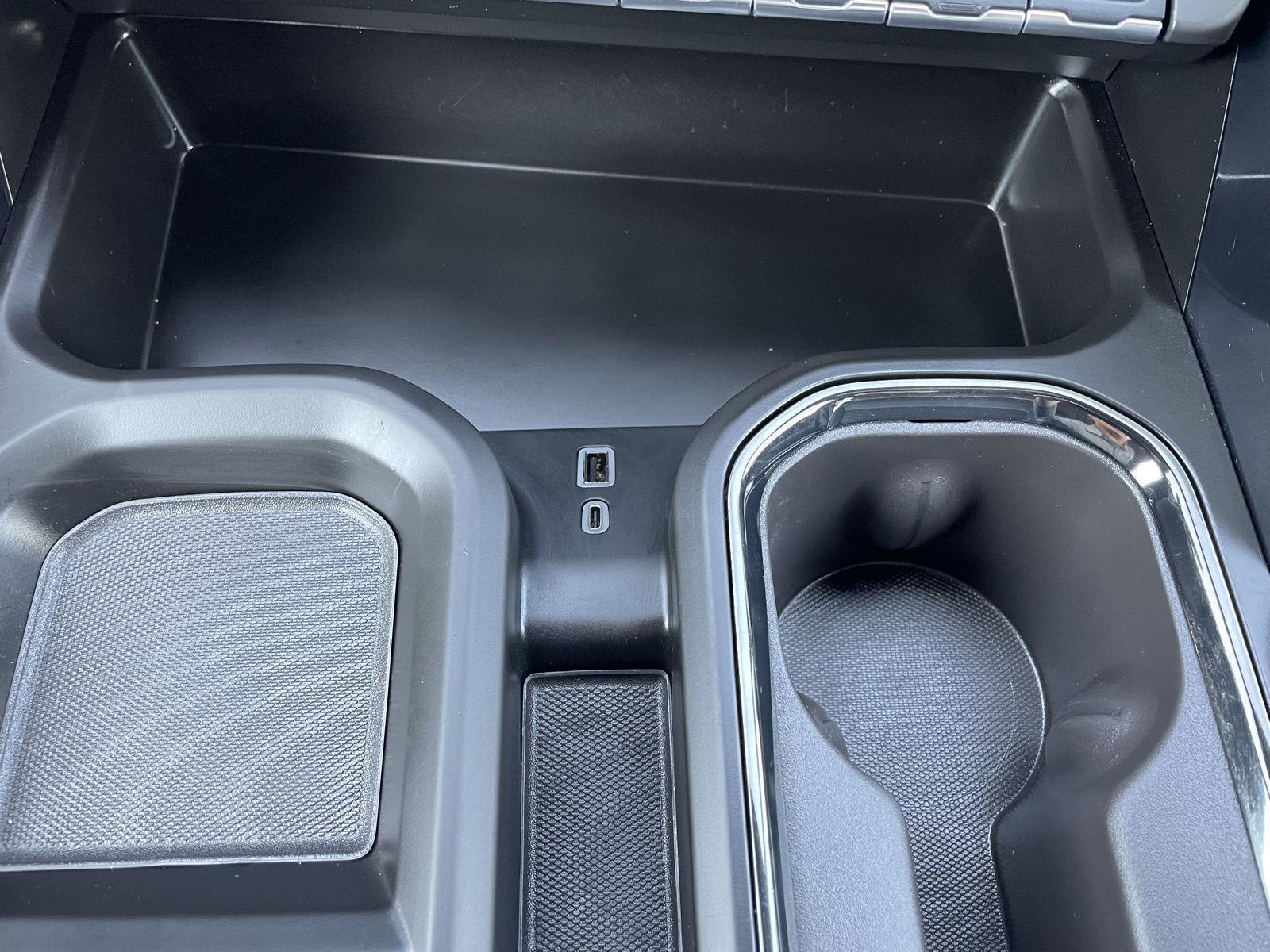 Vehicle photo 32