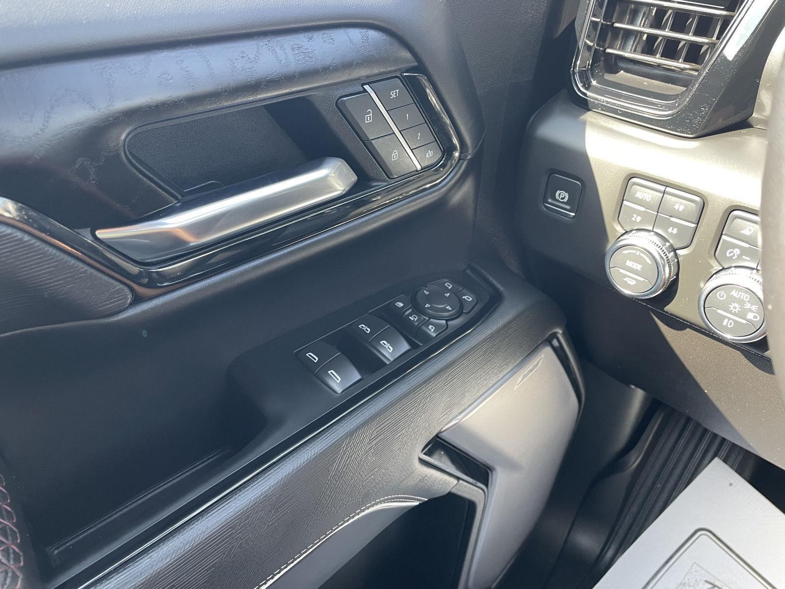 Vehicle photo 33