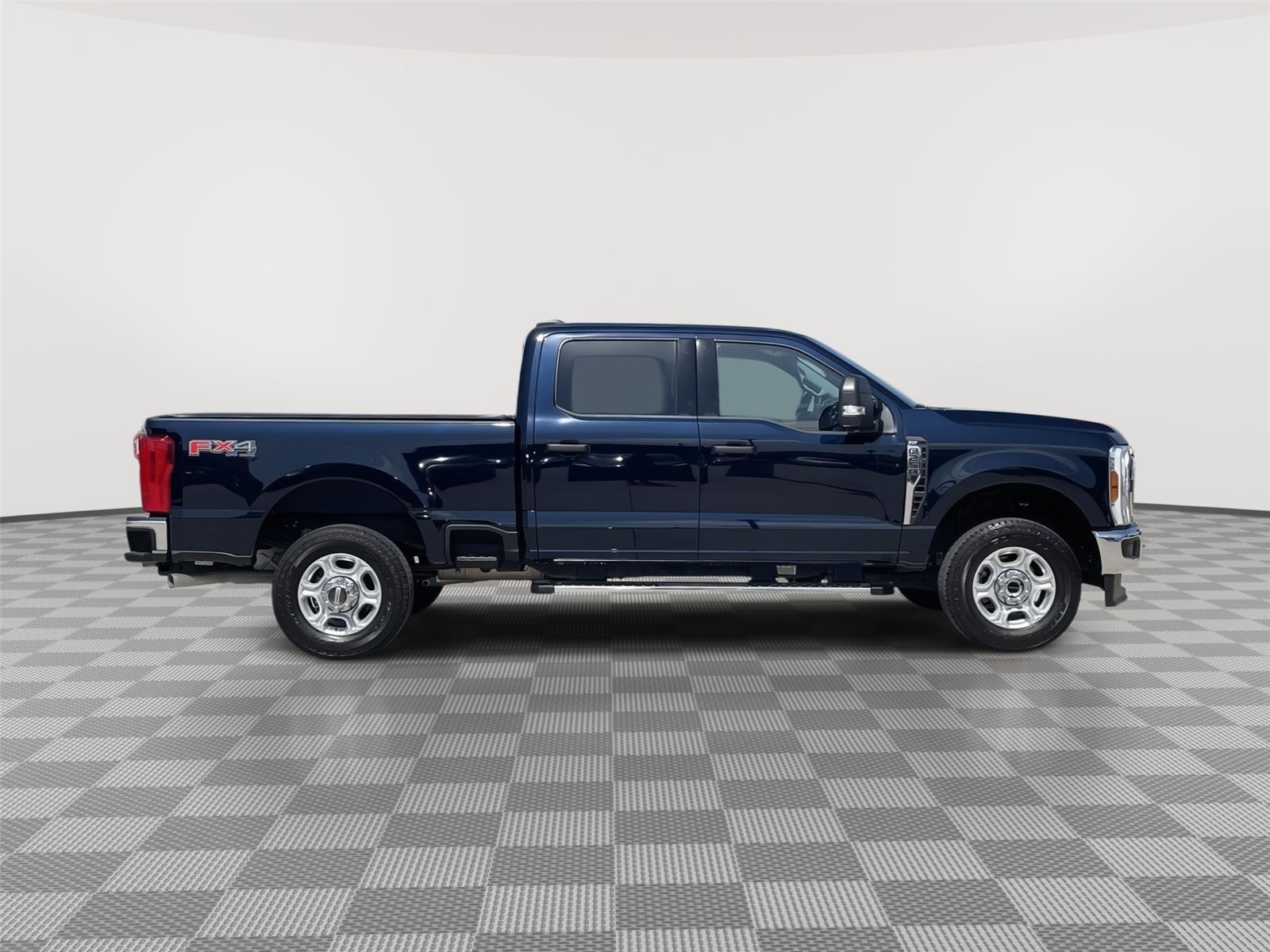 Vehicle photo 6